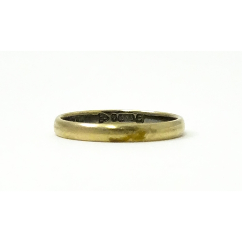 742 - A 9ct ring. Ring size approx. K. (Approx 1g)