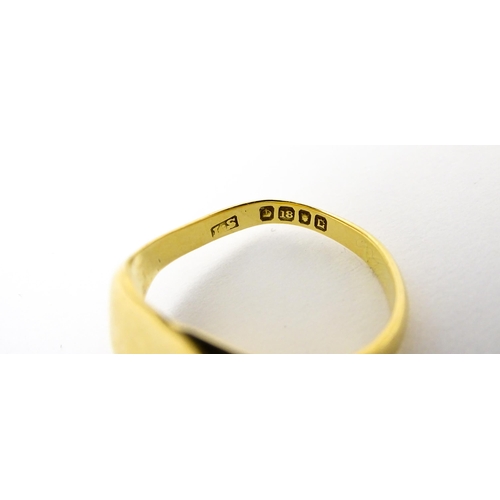 744 - A Gentleman's 18ct gold signet ring. Ring size approx. R. (Approx. 7g)