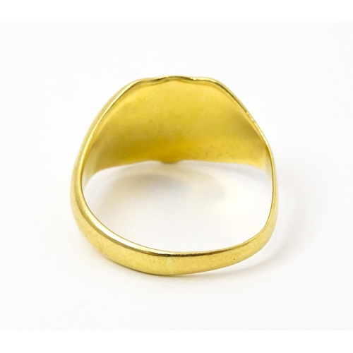 744 - A Gentleman's 18ct gold signet ring. Ring size approx. R. (Approx. 7g)