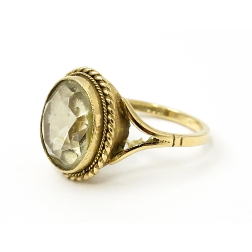 752 - A 9ct gold ring set with central citrine. Ring size approx. M