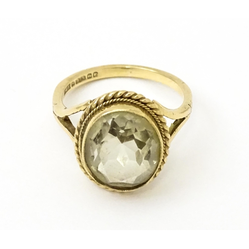 752 - A 9ct gold ring set with central citrine. Ring size approx. M