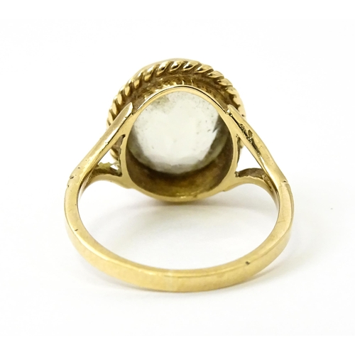 752 - A 9ct gold ring set with central citrine. Ring size approx. M