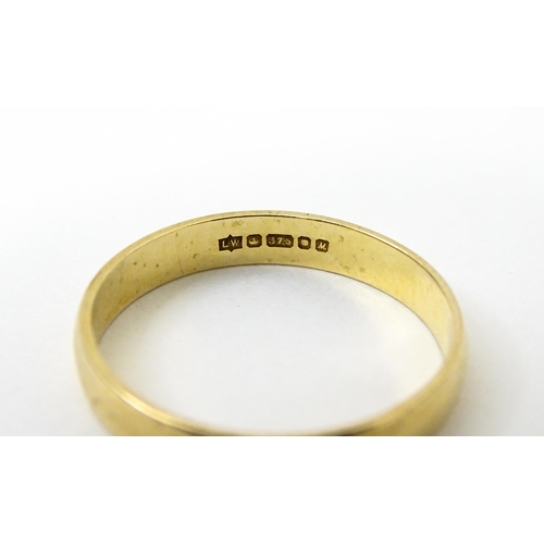 755 - A 9ct gold ring. Ring size approx. U. (Approx 2.5g)