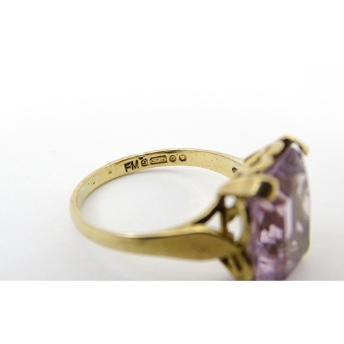 762 - A 9ct gold ring set with amethyst. Ring size approx. K