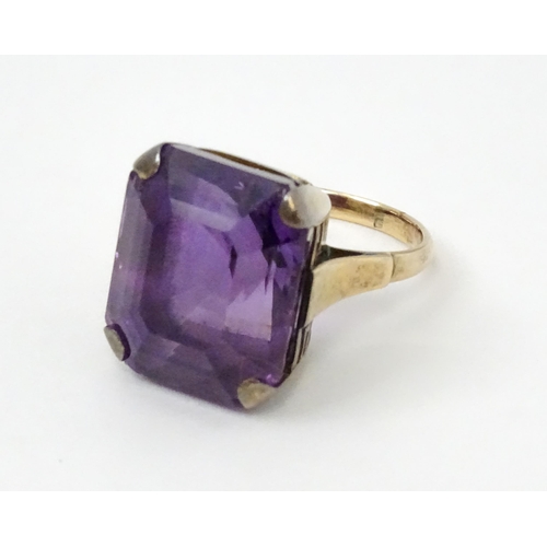 767 - A yellow metal cocktail ring set with amethyst. The amethyst approx 3/4