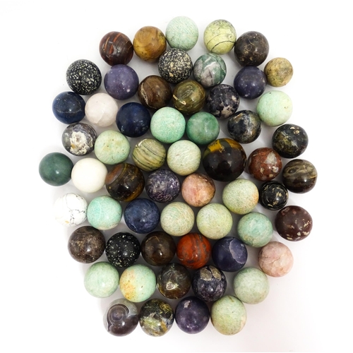 1460 - Natural History / Geology Interest: A quantity of polished hardstone specimen spheres, examples to i... 