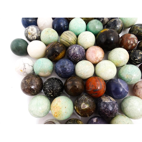 1460 - Natural History / Geology Interest: A quantity of polished hardstone specimen spheres, examples to i... 