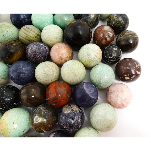 1460 - Natural History / Geology Interest: A quantity of polished hardstone specimen spheres, examples to i... 