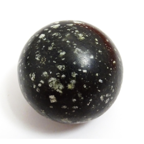 1460 - Natural History / Geology Interest: A quantity of polished hardstone specimen spheres, examples to i... 