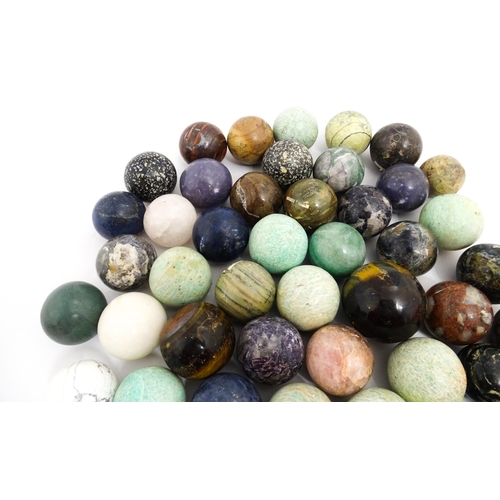 1460 - Natural History / Geology Interest: A quantity of polished hardstone specimen spheres, examples to i... 