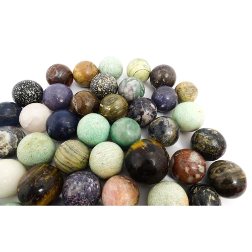 1460 - Natural History / Geology Interest: A quantity of polished hardstone specimen spheres, examples to i... 