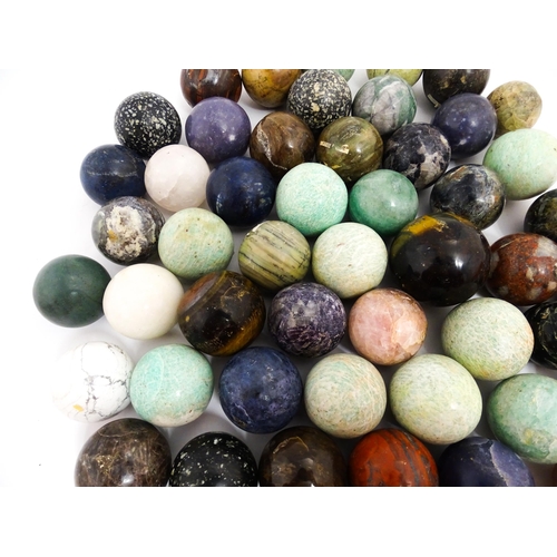 1460 - Natural History / Geology Interest: A quantity of polished hardstone specimen spheres, examples to i... 