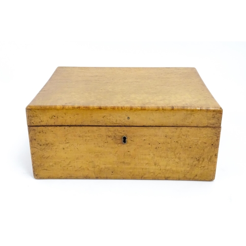 1557 - A 20thC birds eye maple box with hinged lid, with lift out tray within. Approx. 5 3/4