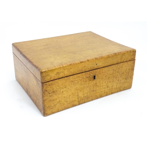 1557 - A 20thC birds eye maple box with hinged lid, with lift out tray within. Approx. 5 3/4