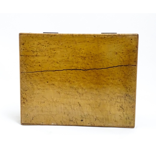 1557 - A 20thC birds eye maple box with hinged lid, with lift out tray within. Approx. 5 3/4