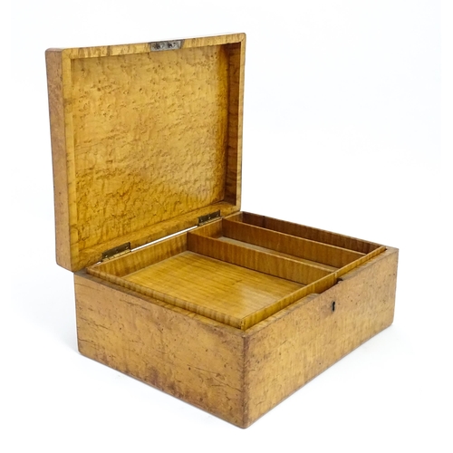 1557 - A 20thC birds eye maple box with hinged lid, with lift out tray within. Approx. 5 3/4