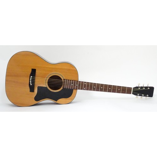 267 - Musical Instrument: a mid to late 20thC B25 style acoustic guitar, the sloped-shoulder grand concert... 