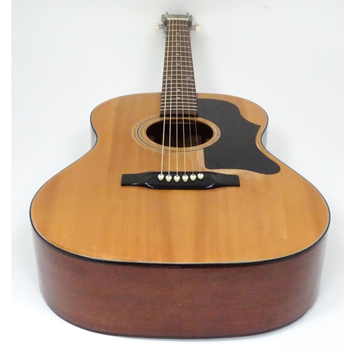 267 - Musical Instrument: a mid to late 20thC B25 style acoustic guitar, the sloped-shoulder grand concert... 