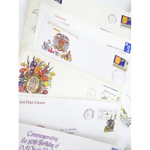 492 - First Day Covers: A quantity of assorted Royal Mail First Day Covers, to include British Discoveries... 