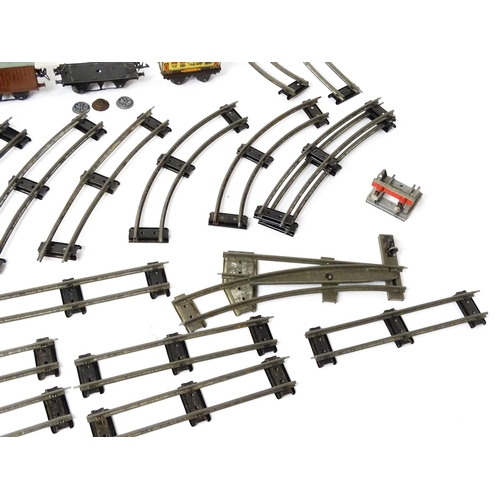 1179 - Toys - Model Train / Railway Interest : A quantity of Hornby tin plate O gauge railway items to incl... 