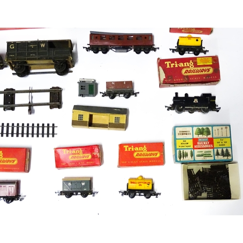 1180 - Toys - Model Train / Railway Interest : A quantity of Tri-ang OO gauge locomotives, wagons, carriage... 