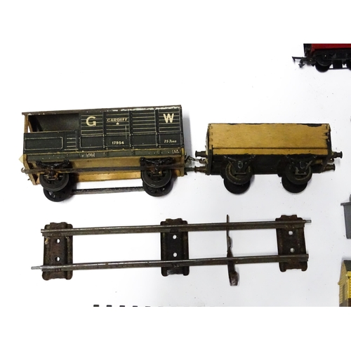 1180 - Toys - Model Train / Railway Interest : A quantity of Tri-ang OO gauge locomotives, wagons, carriage... 