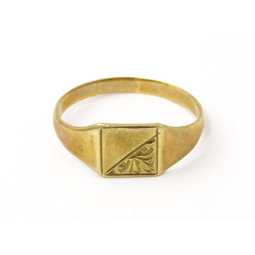 840 - A 9ct gold signet ring. Ring size approx. K. (Approx. 1g)