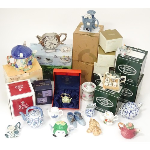 780 - A quantity of assorted boxed ceramics by Portmeirion, Royal Albert etc, to include novelty teapots, ... 