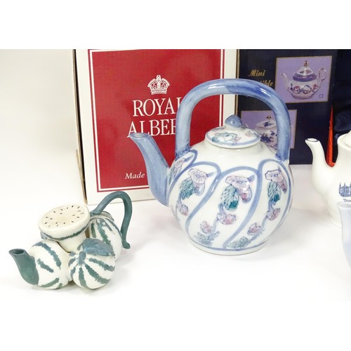 780 - A quantity of assorted boxed ceramics by Portmeirion, Royal Albert etc, to include novelty teapots, ... 