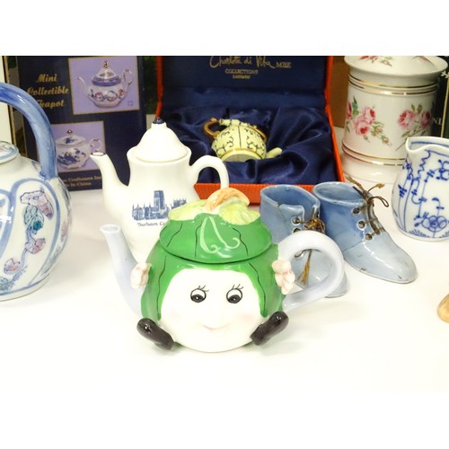 780 - A quantity of assorted boxed ceramics by Portmeirion, Royal Albert etc, to include novelty teapots, ... 