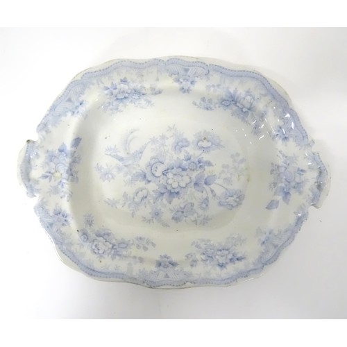 792 - A quantity of assorted blue and white dinner wares to include plates, tureens / serving dishes, sauc... 