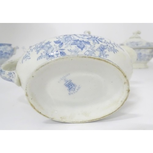 792 - A quantity of assorted blue and white dinner wares to include plates, tureens / serving dishes, sauc... 