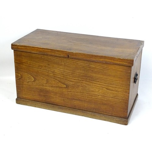 842 - An early to mid 20thC elm trunk with cast handles and paper lined interior. Approx 38