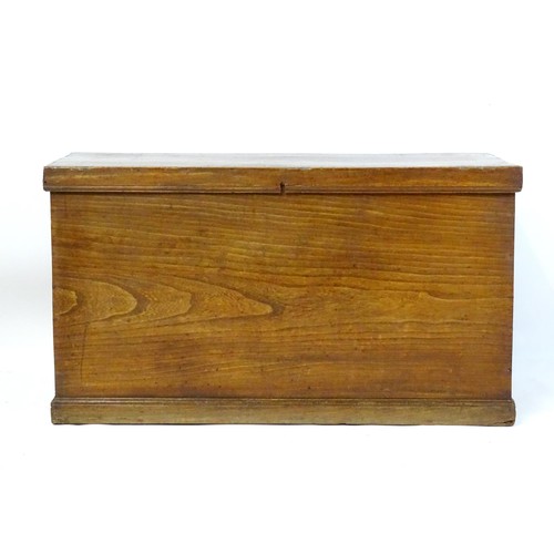 842 - An early to mid 20thC elm trunk with cast handles and paper lined interior. Approx 38