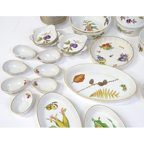 876 - A large quantity of Royal Worcester dinner wares in the Evesham pattern to include plates, tureens, ... 