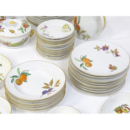 876 - A large quantity of Royal Worcester dinner wares in the Evesham pattern to include plates, tureens, ... 