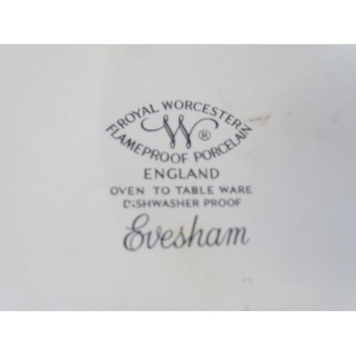 876 - A large quantity of Royal Worcester dinner wares in the Evesham pattern to include plates, tureens, ... 