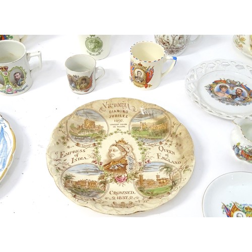 877 - A quantity of assorted Royal commemorative mugs to include George V & Queen Mary coronation 1911, Ge... 