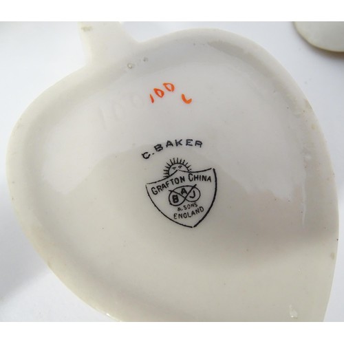 880 - A quantity of crested ware, to include Chatham, Cheddar, Weston-super-Mare, Great Malvern, Southend-... 