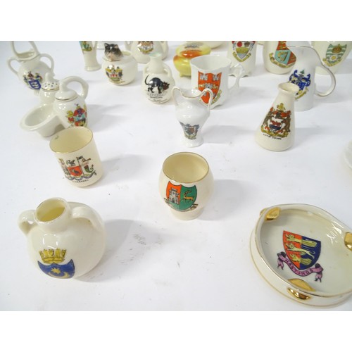 880 - A quantity of crested ware, to include Chatham, Cheddar, Weston-super-Mare, Great Malvern, Southend-... 