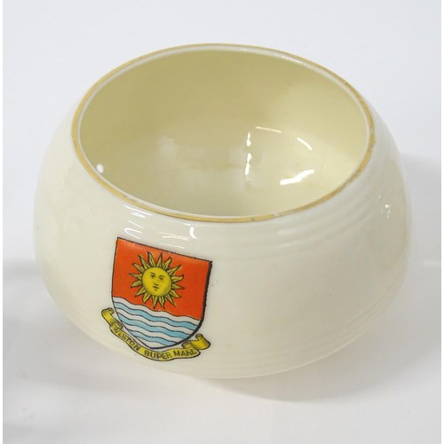 880 - A quantity of crested ware, to include Chatham, Cheddar, Weston-super-Mare, Great Malvern, Southend-... 