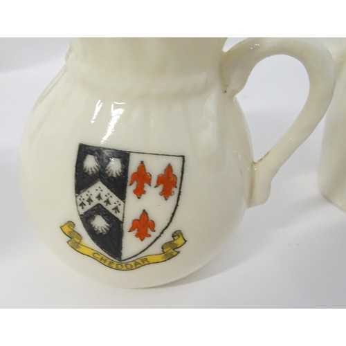 880 - A quantity of crested ware, to include Chatham, Cheddar, Weston-super-Mare, Great Malvern, Southend-... 