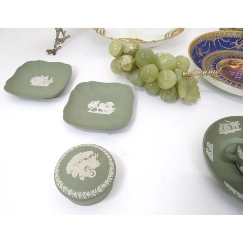 884 - A quantity of miscellaneous items to include light green Wedgwood Jasperware wares, a Wedgwood bowl,... 