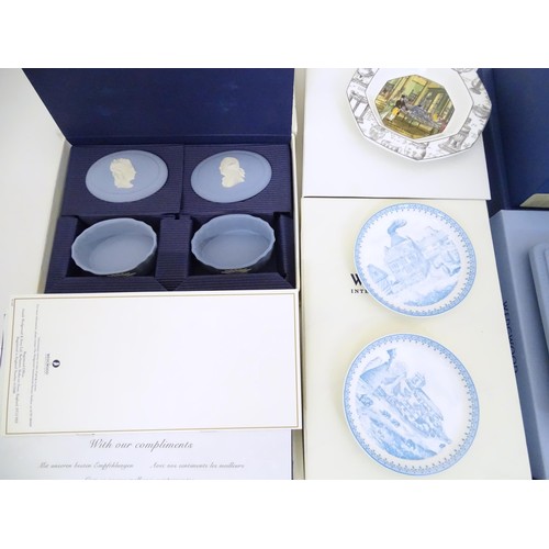 885 - A quantity of assorted boxed ceramics, to include Wedgewood International Society, Royal Worcester e... 