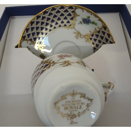 885 - A quantity of assorted boxed ceramics, to include Wedgewood International Society, Royal Worcester e... 