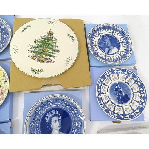 891 - A quantity of assorted collectors plates by Wedgwood, Spode etc, together with Portmeirion place mat... 