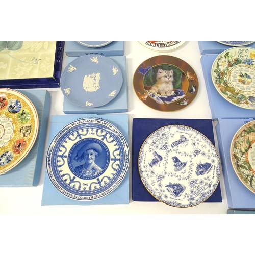 891 - A quantity of assorted collectors plates by Wedgwood, Spode etc, together with Portmeirion place mat... 