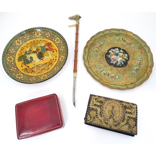 894 - Assorted items to include a long handled novelty shoe horn with stylised horse head handle, an Itali... 