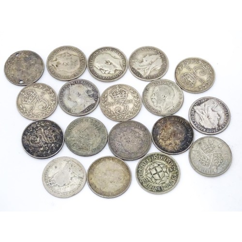 901 - Collector's coins: a quantity of coins and banknotes, to include a Queen Victoria 1889 crown coin, a... 