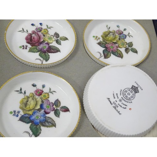 914 - A quantity of assorted 20thC ceramics to include Royal Worcester coasters, Thomas of Bavarian tea wa... 